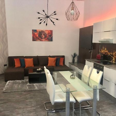Dohany Apartment Deluxe Boedapest Buitenkant foto